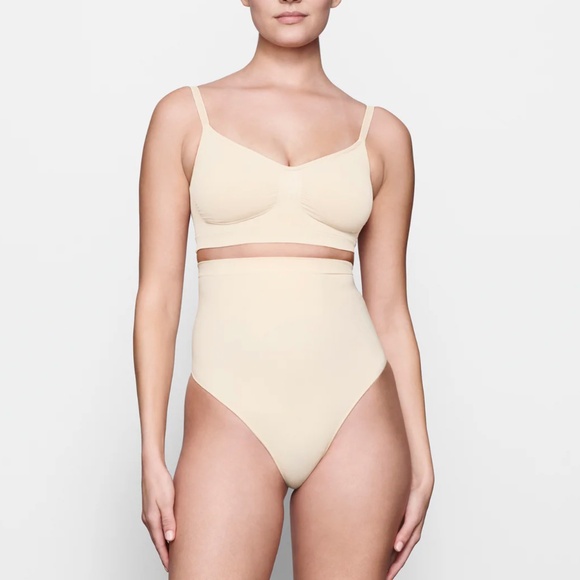 NEW SKIMS Seamless Sculpt High Waisted-Thong Sand Size S - Picture 1 of 8